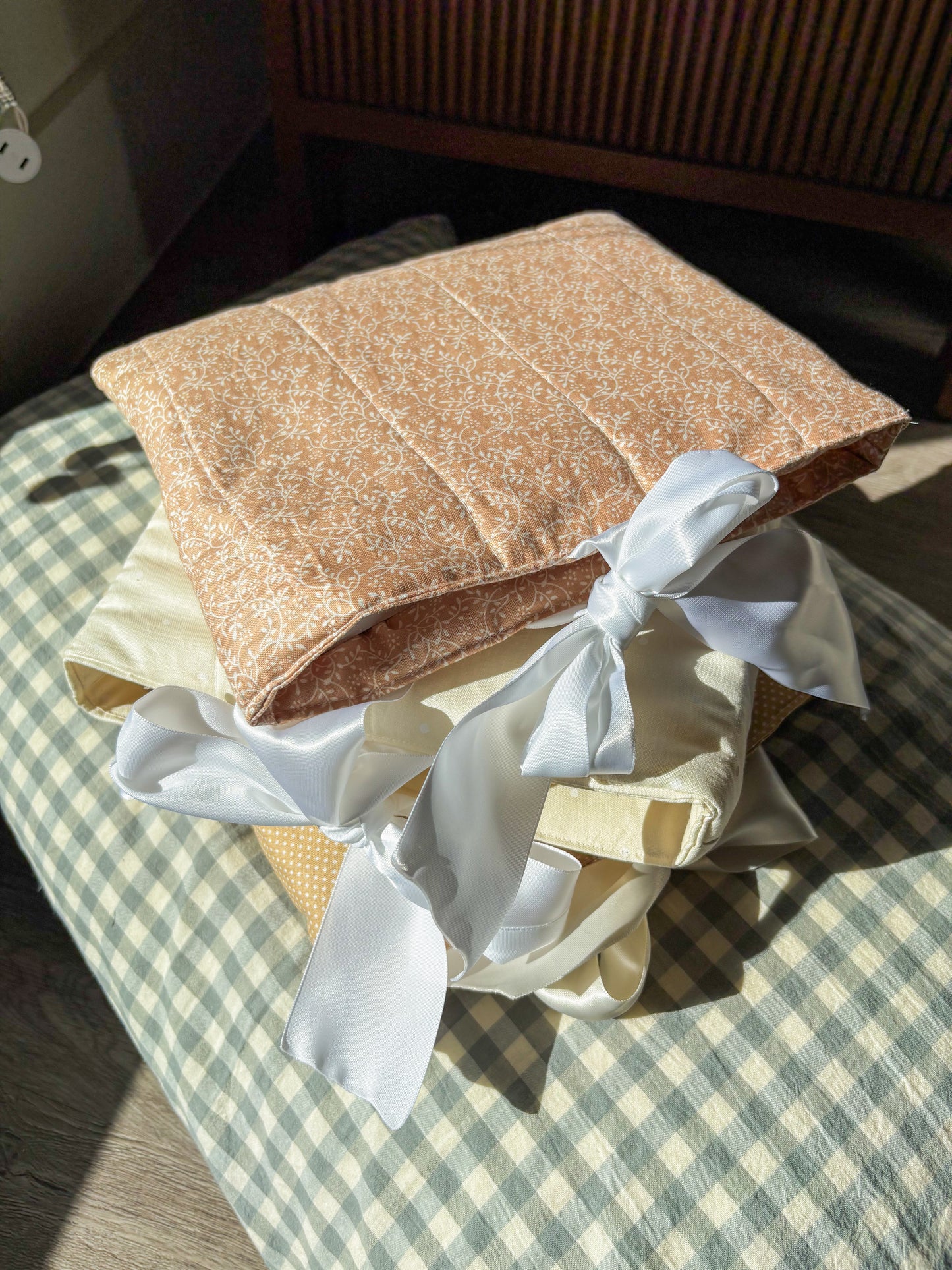 Ditsy Floral Cream And Light Brown Bible Bag